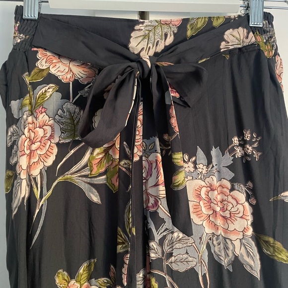 Simon’s wide leg floral pants, size medium - Picture 5 of 7